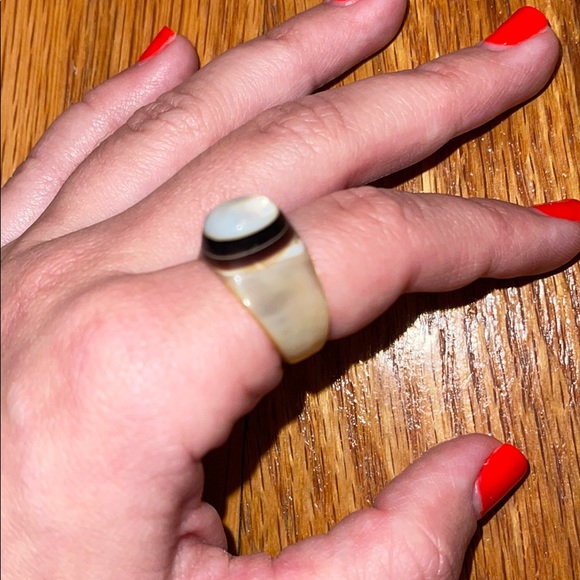 Simple-Shell Chunky Ring - Picture 2 of 2